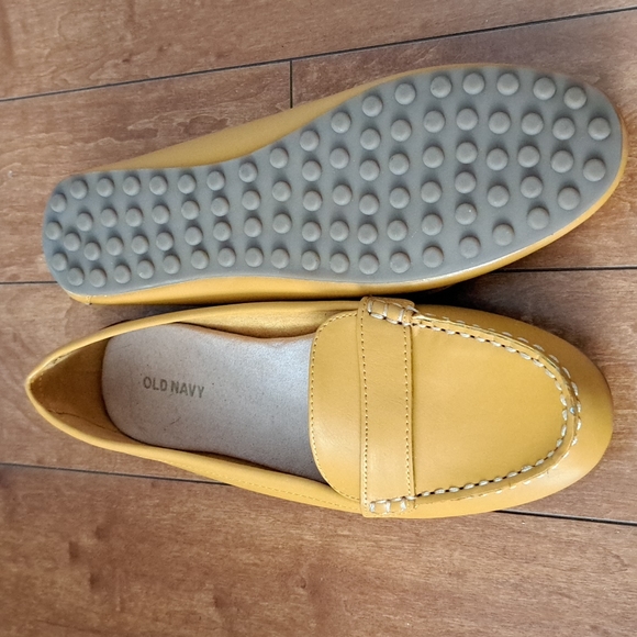 Yellow Old Navy loafers size 8 - Picture 2 of 3
